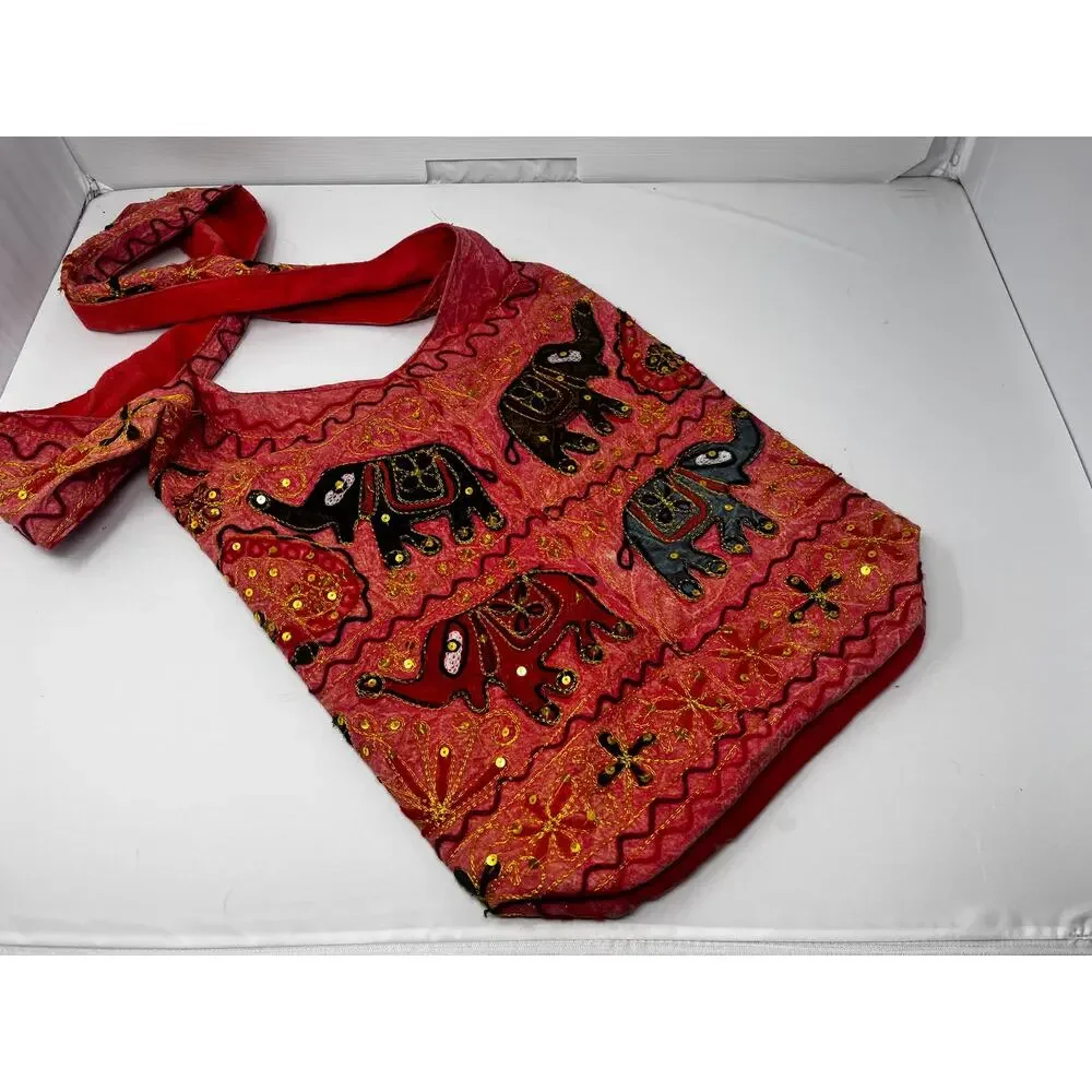 No brand Bohemian Elephant tote Pre-Owned with some stains in fair condition